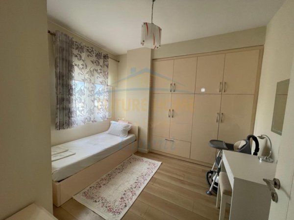 Tirane, jepet me qera apartament 2+1 Kati 3, 100 m² 750 € (LIQENI I THATE)