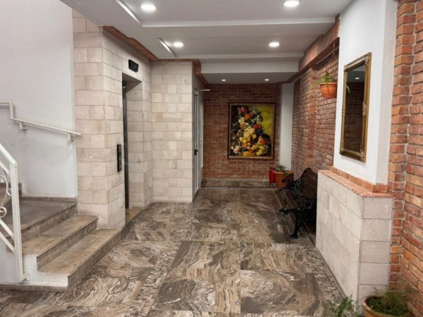 Tirane, jepet me qera vetem 1 dhome Kati 4, 56 m² 800 € (RTSH)