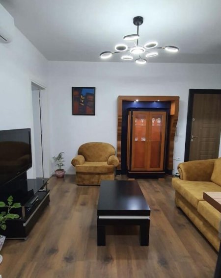 Tirane, jepet me qera apartament 1+1+Ballkon Kati 2, 50 m² 450 € (TE AMERIKAN 2 Rruga E Dibres)