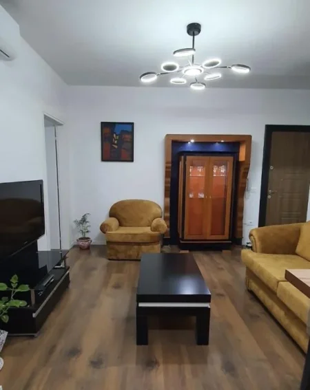 Tirane, jepet me qera apartament 1+1+Ballkon Kati 2, 50 m² 450 € (TE AMERIKAN 2 Rruga E Dibres)