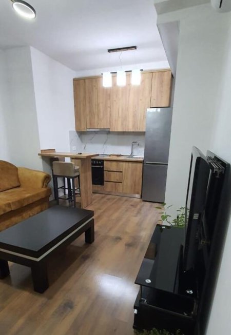 Tirane, jepet me qera apartament 1+1+Ballkon Kati 2, 50 m² 450 € (TE AMERIKAN 2 Rruga E Dibres)