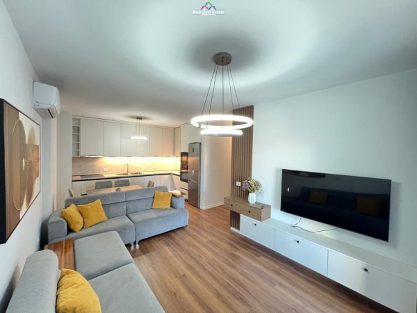 Tirane, jepet me qera apartament 2+1 Kati 3, 92 m² 850 € (riza cerova)