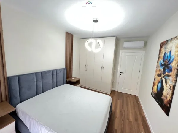 Tirane, jepet me qera apartament 2+1 Kati 3, 92 m² 850 € (riza cerova)