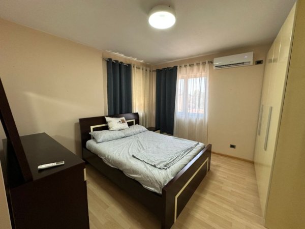 Tirane, jepet me qera apartament 3+1 Kati 4, 100 m² 800 € (pazari i ri)
