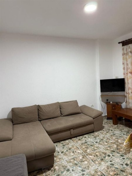 Tirane, jepet me qera apartament 1+1+Ballkon Kati 1, 62 m² 550 € (rruga e dibres)