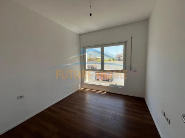 Tirane, shitet apartament 2+1+Ballkon Kati 10, 275.000 € 