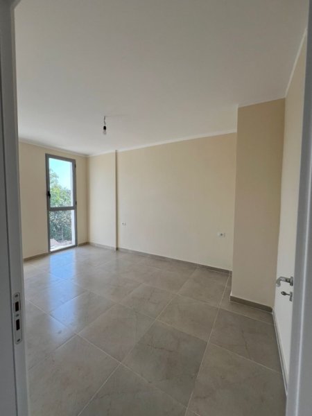 Tirane, jepet me qera apartament 2+1 Kati 1, 88 m² 430 € (5 maji) (VR111)