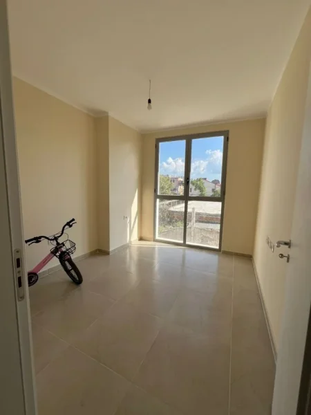 Tirane, jepet me qera apartament 2+1 Kati 1, 88 m² 430 € (5 maji) (VR111)