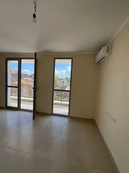 Tirane, jepet me qera apartament 2+1 Kati 1, 88 m² 430 € (5 maji) (VR111)
