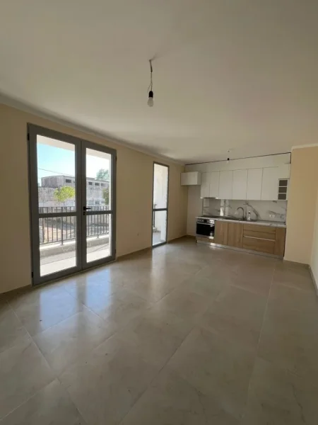 Tirane, jepet me qera apartament 2+1+Ballkon Kati 2, 88 m² 430 € (5 maji) (VR111)