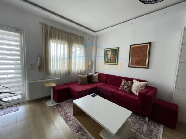 Tirane, jepet me qera apartament 2+1+Aneks+Ballkon Kati 3, 100 m² 750 € (liqeni i thate)