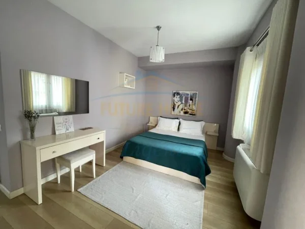 Tirane, jepet me qera apartament 2+1+Aneks+Ballkon Kati 3, 100 m² 750 € (liqeni i thate)