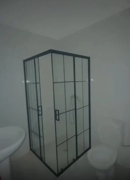 Durres, shes apartament 1+1+Ballkon Kati 1, 72 m² 89.000 € (SHITET APARTAMENT 1+1 ILIRIA DURRES • Siperfaqe neto 65m2+15mverand • Siperfaqe Tot. 72 m2 • Kati 1 Apartementi ndodhet ne nje pallat te vitit 2010 ne plazh shum prane detit. Lar...