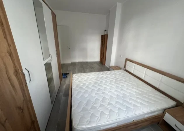 Durres, shes apartament 1+1+Ballkon Kati 1, 72 m² 89.000 € (SHITET APARTAMENT 1+1 ILIRIA DURRES • Siperfaqe neto 65m2+15mverand • Siperfaqe Tot. 72 m2 • Kati 1 Apartementi ndodhet ne nje pallat te vitit 2010 ne plazh shum prane detit. Lar...