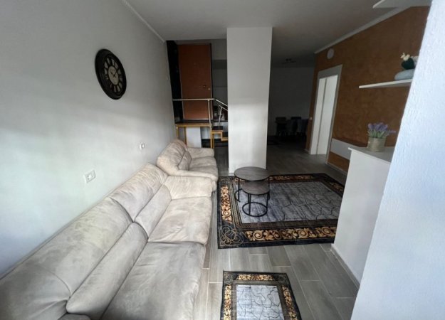 Durres, shes apartament 1+1+Ballkon Kati 1, 72 m² 89.000 € (SHITET APARTAMENT 1+1 ILIRIA DURRES • Siperfaqe neto 65m2+15mverand • Siperfaqe Tot. 72 m2 • Kati 1 Apartementi ndodhet ne nje pallat te vitit 2010 ne plazh shum prane detit. Lar...