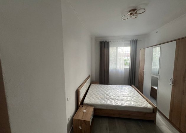 Durres, shes apartament 1+1+Ballkon Kati 1, 72 m² 89.000 € (SHITET APARTAMENT 1+1 ILIRIA DURRES • Siperfaqe neto 65m2+15mverand • Siperfaqe Tot. 72 m2 • Kati 1 Apartementi ndodhet ne nje pallat te vitit 2010 ne plazh shum prane detit. Lar...