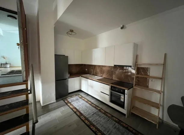 Durres, shes apartament 1+1+Ballkon Kati 1, 72 m² 89.000 € (SHITET APARTAMENT 1+1 ILIRIA DURRES • Siperfaqe neto 65m2+15mverand • Siperfaqe Tot. 72 m2 • Kati 1 Apartementi ndodhet ne nje pallat te vitit 2010 ne plazh shum prane detit. Lar...