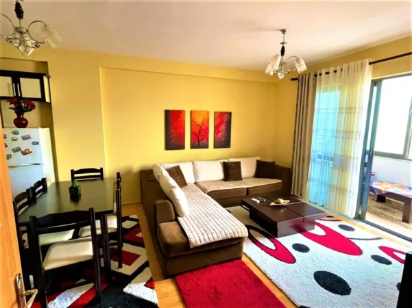 Tirane, jepet me qera apartament 1+1+Ballkon Kati 3, 70 m² 500 € (kodra e diellit)