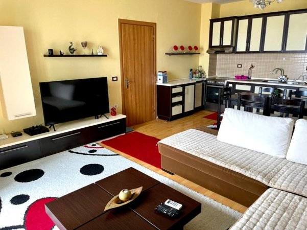 Tirane, jepet me qera apartament 1+1+Ballkon Kati 3, 70 m² 500 € (kodra e diellit)