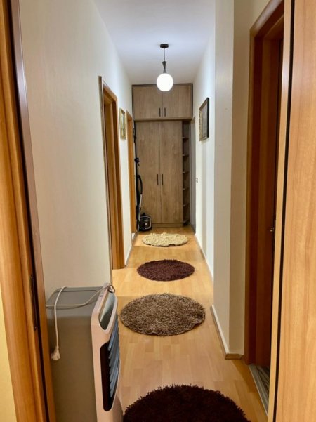 Tirane, jepet me qera apartament 1+1+Ballkon Kati 3, 70 m² 500 € (kodra e diellit)