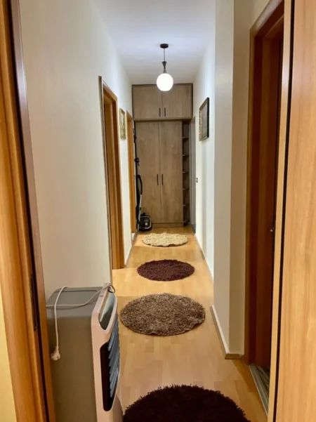Tirane, jepet me qera apartament 1+1+Ballkon Kati 3, 70 m² 500 € (kodra e diellit)