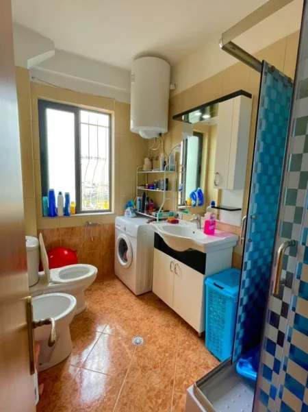 Tirane, jepet me qera apartament 1+1+Ballkon Kati 3, 70 m² 500 € (kodra e diellit)