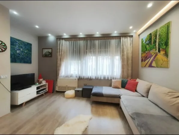 Tirane, jepet me qera apartament 2+1 Kati 1, 82 m² 65.000 Leke(Rruga Nobert Jokl, mbrapa Gjykates se Apelit.)