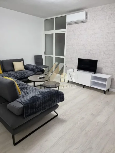 Tirane, jepet me qera apartament 1+1 Kati 3, 70m² 650 € (Rruga Medar Shtylla)