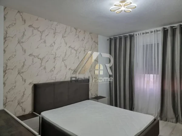 Tirane, jepet me qera apartament 1+1 Kati 3, 70m² 650 € (Rruga Medar Shtylla)