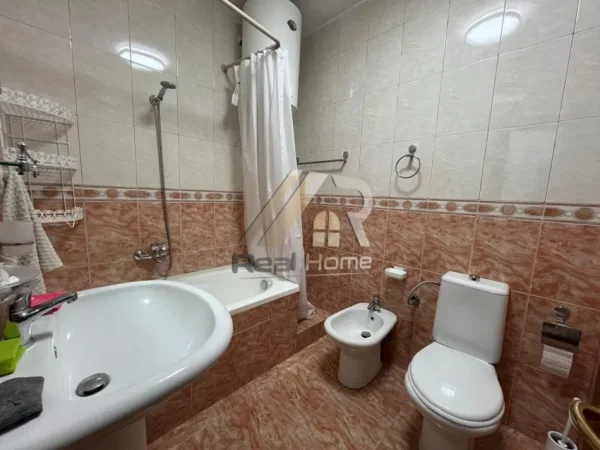 Tirane, jepet me qera apartament 1+1 Kati 3, 70m² 650 € (Rruga Medar Shtylla)