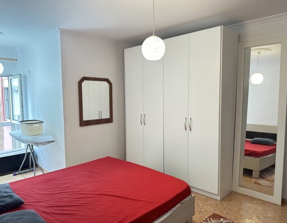 Tirane, jepet me qera apartament 2+1+Ballkon Kati 3, 106 m² 700 € (Zogu I Zi)