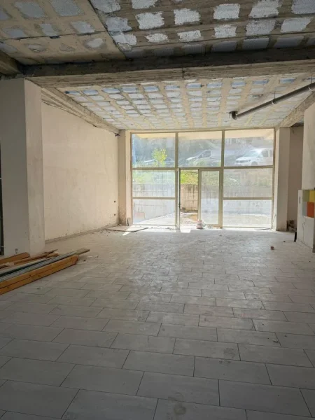 Tirane, shitet ambjent biznesi Kati 0, 111 m² 250.000€ (Liqeni i Thate)