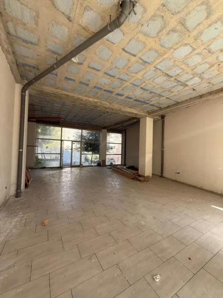 Tirane, shitet ambjent biznesi Kati 0, 111 m² 250.000€ (Liqeni i Thate)