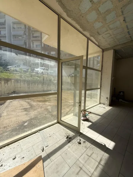 Tirane, shitet ambjent biznesi Kati 0, 111 m² 250.000€ (Liqeni i Thate)