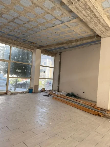 Tirane, shitet ambjent biznesi Kati 0, 111 m² 250.000€ (Liqeni i Thate)