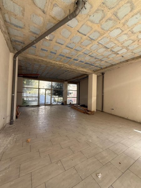 Tirane, jepet me qera ambjent biznesi Kati 0, 111 m² 600 € (Liqeni i Thate)