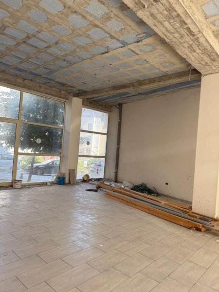 Tirane, jepet me qera ambjent biznesi Kati 0, 111 m² 600 € (Liqeni i Thate)