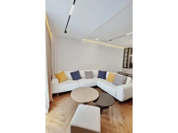 Tirane, jap me qera apartament 3+1 Kati 9, 150 m² 2.200 € (Mine oeza)