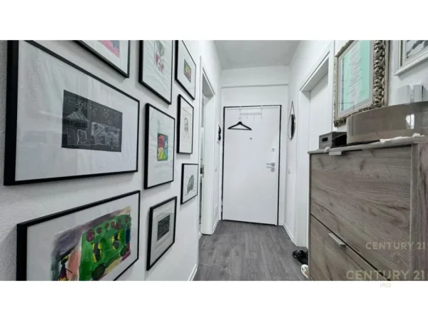 Tirane, jepet me qera apartament 1+1 Kati 5, 70 m² 750 € (Liqeni thate)