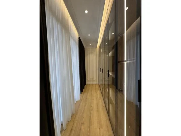 Tirane, shitet apartament 3+1+Ballkon Kati 5, 168 m² 420.000 € (Bulevardi i ri)