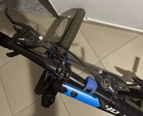 Tirane, shes biciklete Meilda blu e hapur 120 €