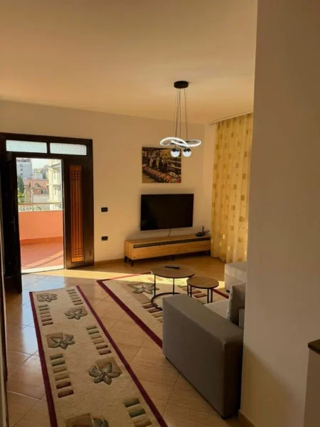 Tirane, jepet me qera apartament 3+1 Kati 4, 143 m² 500 € (rruga 5 maji)
