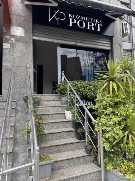 Tirane, jepet me qera ambjent biznesi Kati 0, 37 m² 600 € (Rruga Jeronim De Rada prane qendres Toptani)