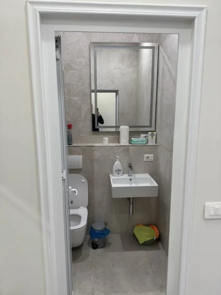 Tirane, jepet me qera ambjent biznesi Kati 0, 37 m² 600 € (Rruga Jeronim De Rada prane qendres Toptani)
