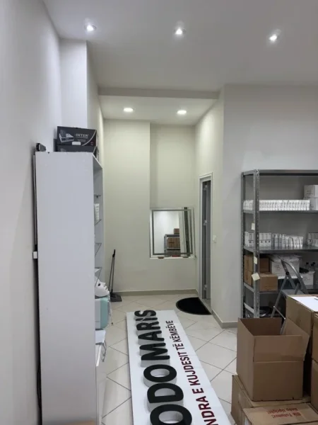 Tirane, jepet me qera ambjent biznesi Kati 0, 37 m² 600 € (Rruga Jeronim De Rada prane qendres Toptani)