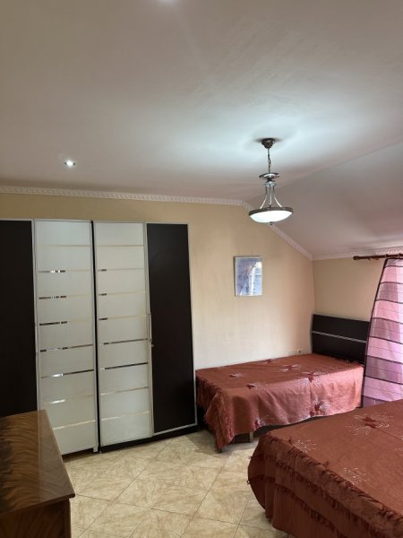 Tirane, jepet me qera apartament 1+1+Aneks+Ballkon Kati 3, 80 m² 420 € (Rruga 5 Maji)