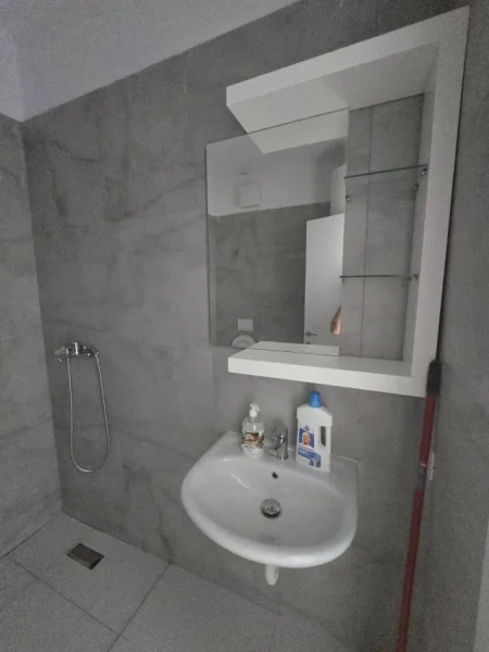 Shqiperi, jepet me qera apartament 1+1+Ballkon Kati 5, 60 m² 400 € (Tek Univers City)