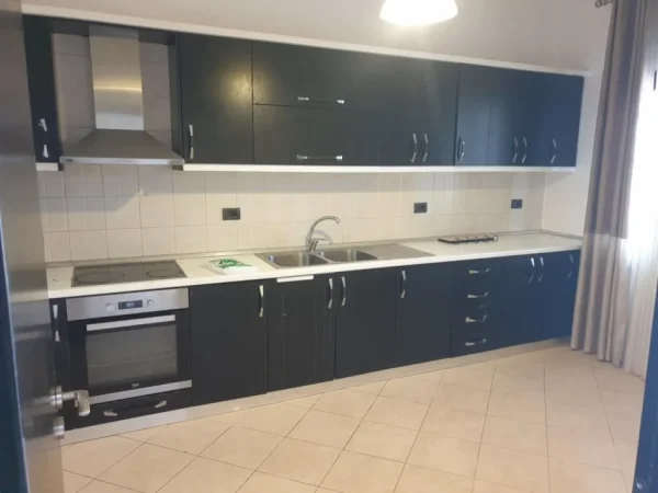 Tirane, jepet me qera nga Pronari, pa-komision apartament+verande | Penthouse 3+1+Ballkon Kati 2, 120 m² 420 € (Rruga Dalip Topi)