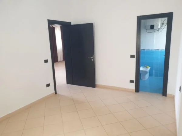 Tirane, jepet me qera nga Pronari, pa-komision apartament+verande | Penthouse 3+1+Ballkon Kati 2, 120 m² 420 € (Rruga Dalip Topi)