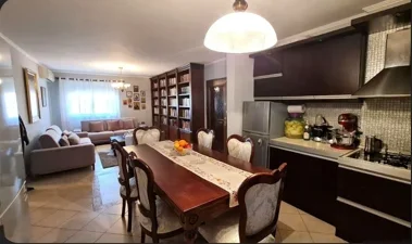 Tirane, jepet me qera apartament 2+1+Ballkon Kati 5, 85 m² 650 € (Rruga e Elbasanit)
